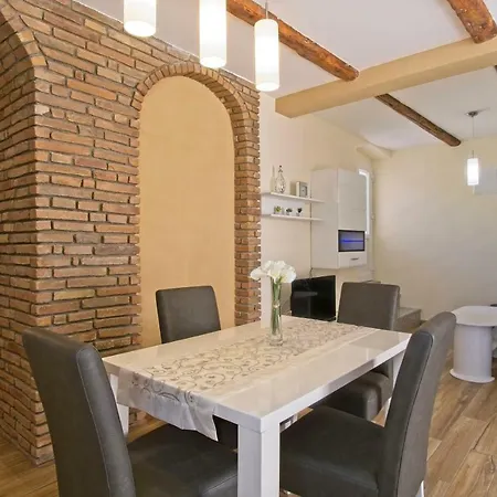 Ursula Apartment